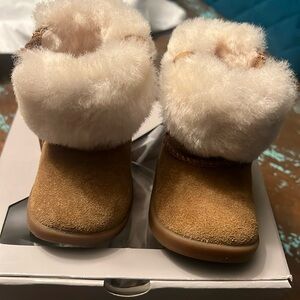 Ugg chestnut boots size 2/3 worn only once